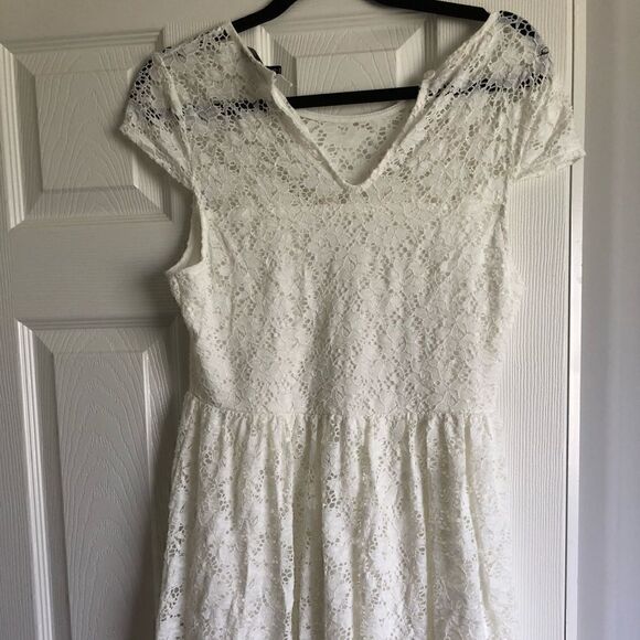 White lace dress fully lined - Picture 3 of 5